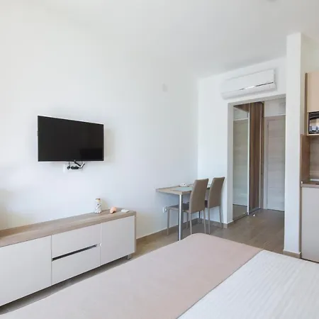 Apartment Djuro Rafailovic *