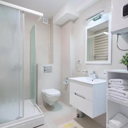 Djuro Rafailovic Apartment Budva
